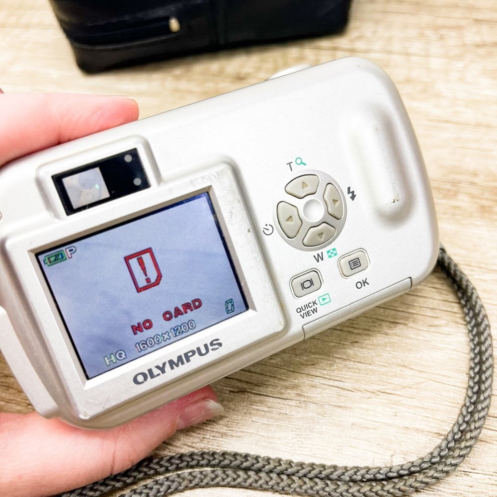 OLYMPUS CAMEDIA D-390 .2mp CCD SENSOR DIGITAL CAMERA .TESTED AND WORKING. - Picture 3 of 16